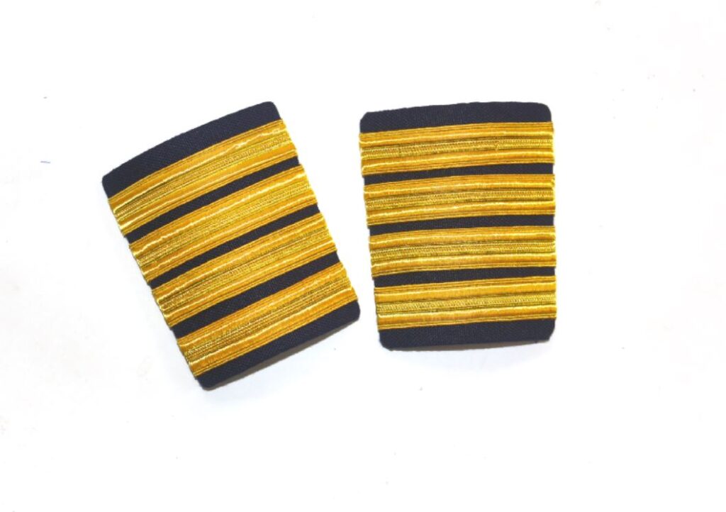 4 Stripe gold Hard black-epaulets for pilots